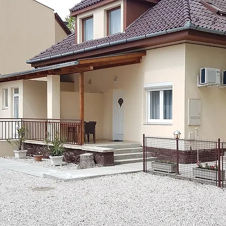Guest house Tancsics Vendeghaz 3*